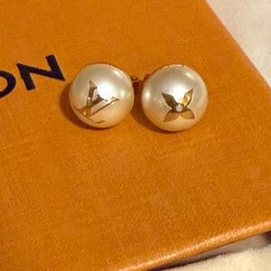 Louis Vuitton Pearl Logo Stud Earrings - White and Gold